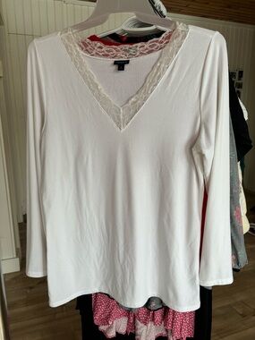 torrid Cream Lace-Trim V-Neck Long Sleeve Tee